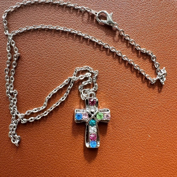 Multicolored Cross Necklace 18” - Silvertone - perfect for your little girl! New - Picture 3 of 4